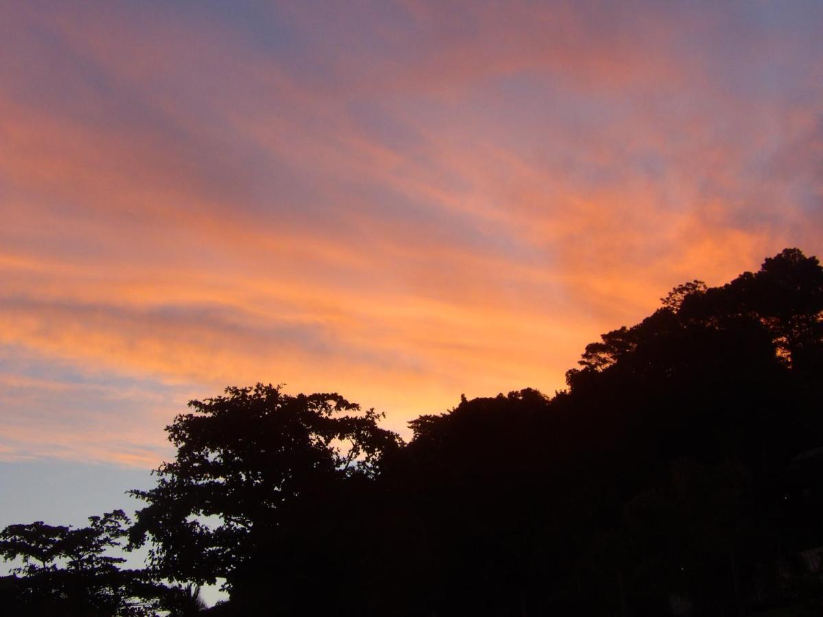 Suite Som Do Mar Da Vermelha Do Centro Ubatuba Buitenkant foto